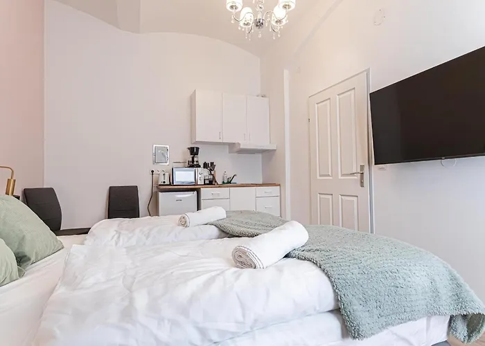 Near Westbahnhof 2 Cozy Studios, Barrier-free * فيينا