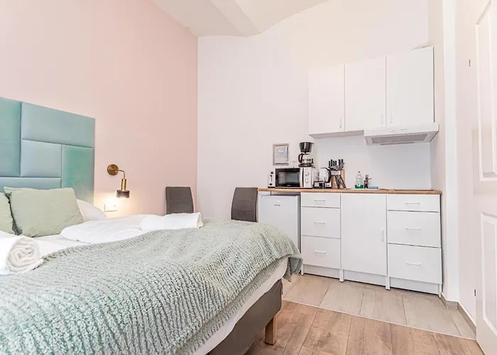Near Westbahnhof 2 Cozy Studios, Barrier-free شقة