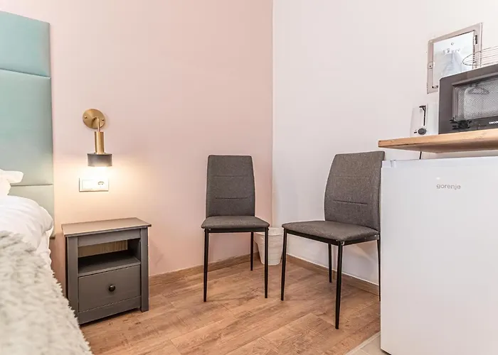Near Westbahnhof 2 Cozy Studios, Barrier-free شقة