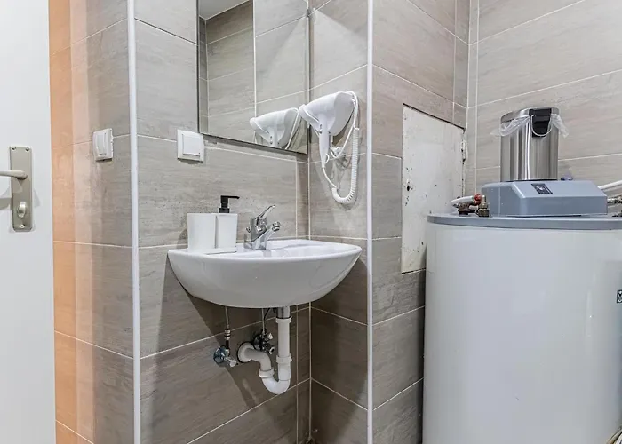 Near Westbahnhof 2 Cozy Studios, Barrier-free شقة فيينا