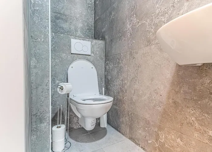 Near Westbahnhof 2 Cozy Studios, Barrier-free شقة