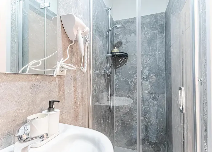 Near Westbahnhof 2 Cozy Studios, Barrier-free * فيينا